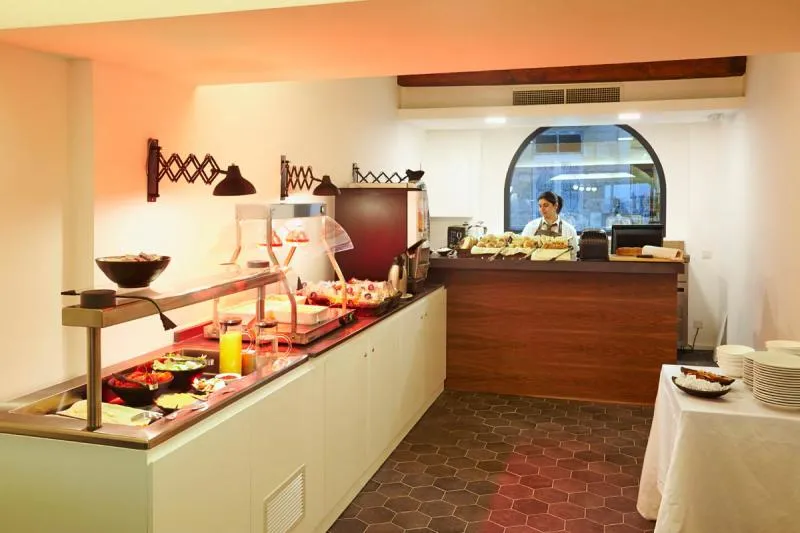 Business 23 image BRITISH HOTEL