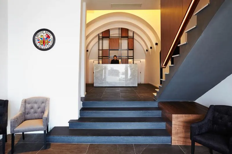 Business 25 image BRITISH HOTEL